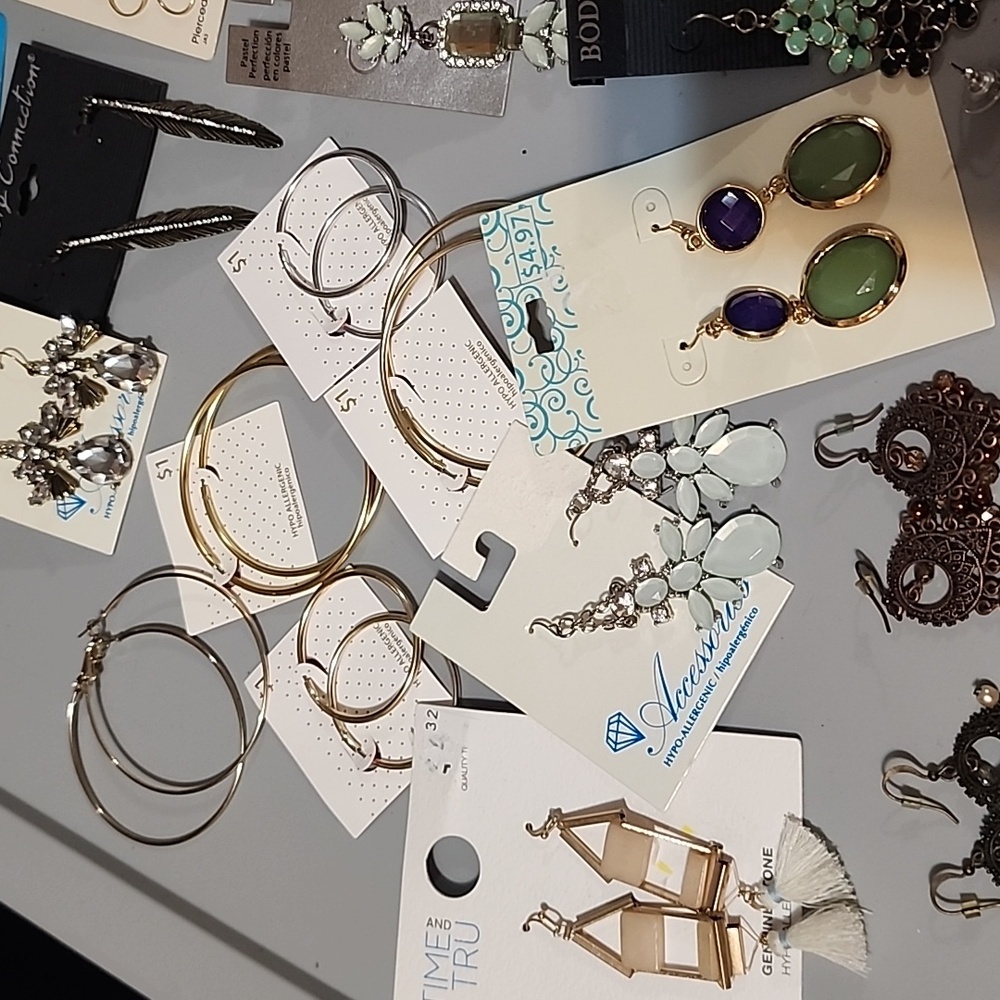Bundle of 40 earrings - Picture 7 of 8